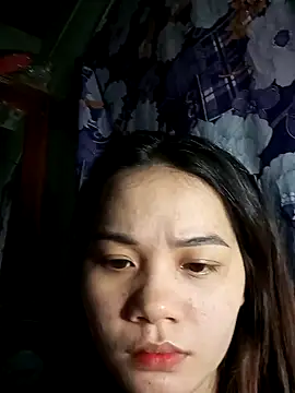 Snapshot of Ngoc-Trinh chatting on December 21, 4:03 pm Ngoc-Trinh online show from December 21, 4:03 pm