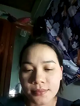 Snapshot of Ngoc-Trinh chatting on January 5, 4:06 pm Ngoc-Trinh online show from January 5, 4:06 pm