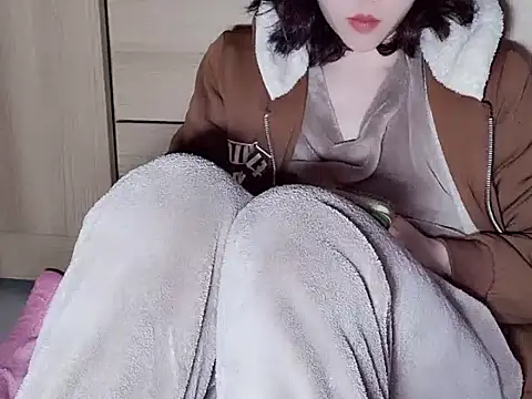 Snapshot of Pink_cream chatting on February 3, 3:27 pm Pink cream online show from February 3, 3:27 pm