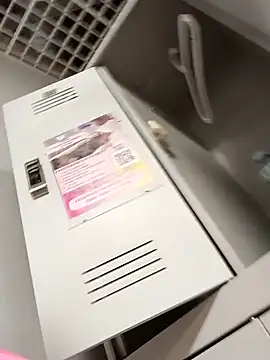 hugebobbs online show from January 30, 1:21 pm