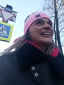 hugebobbs online show from March 21, 2:18 pm