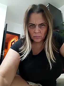 hugebobbs online show from September 17, 12:29 pm