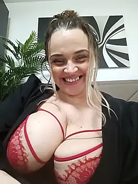 hugebobbs online show from January 19, 8:18 am