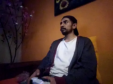 Snapshot of Angel_Coronel chatting on December 12, 1:43 am Angel Coronel online show from December 12, 1:43 am
