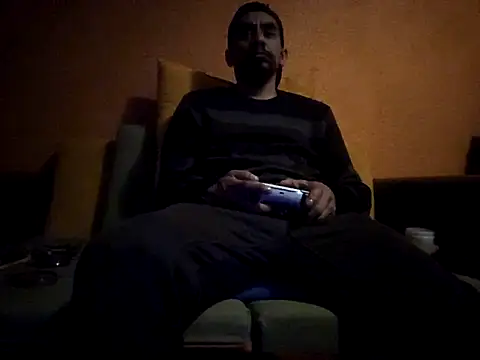 Snapshot of Angel_Coronel chatting on February 15, 1:10 am Angel Coronel online show from February 15, 1:10 am