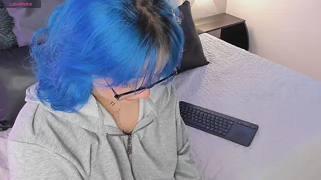 sofi bakerr online show from November 7, 11:43 am