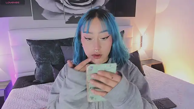 sofi bakerr online show from December 5, 11:52 am