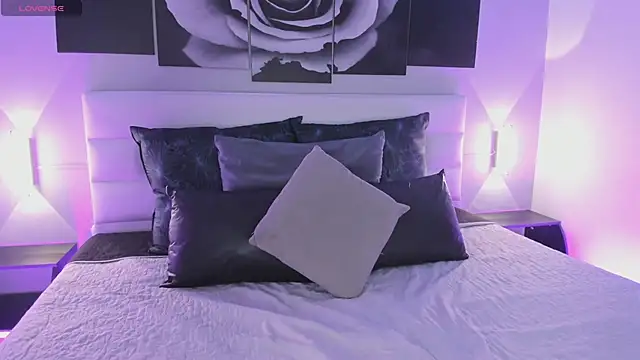 sofi bakerr online show from December 22, 11:40 am