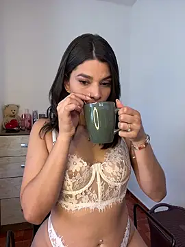 Snapshot of DaryRos chatting on December 6, 8:40 pm DaryRos online show from December 6, 8:40 pm