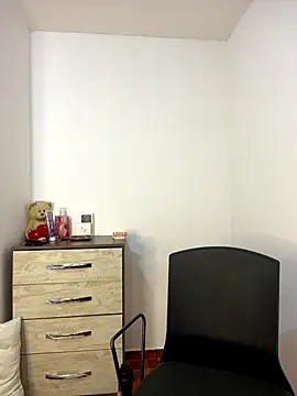 Snapshot of DaryRos chatting on December 7, 2:53 am DaryRos online show from December 7, 2:53 am