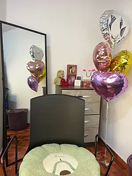 Snapshot of DaryRos chatting on December 18, 9:18 pm DaryRos online show from December 18, 9:18 pm