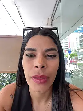 Snapshot of DaryRos chatting on January 4, 4:22 pm DaryRos online show from January 4, 4:22 pm