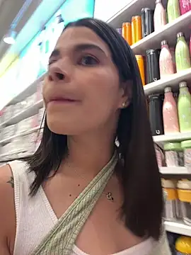 Snapshot of DaryRos chatting on January 28, 9:19 pm DaryRos online show from January 28, 9:19 pm