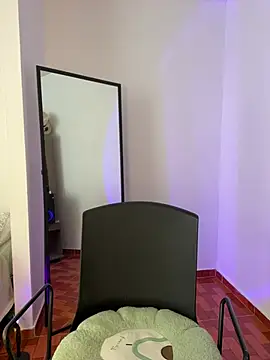 Snapshot of DaryRos chatting on February 21, 9:22 pm DaryRos online show from February 21, 9:22 pm