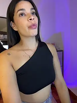 Snapshot of DaryRos chatting on March 13, 12:37 am DaryRos online show from March 13, 12:37 am