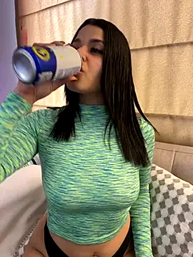 Snapshot of DaryRos chatting on October 24, 9:33 pm DaryRos online show from October 24, 9:33 pm