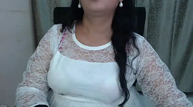 Snapshot of Inviting_Aanya chatting on December 2, 4:42 pm Inviting Aanya online show from December 2, 4:42 pm