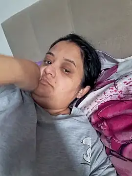 Snapshot of sarahhh1987 chatting on April 12, 6:13 pm sarahhh1987 online show from April 12, 6:13 pm