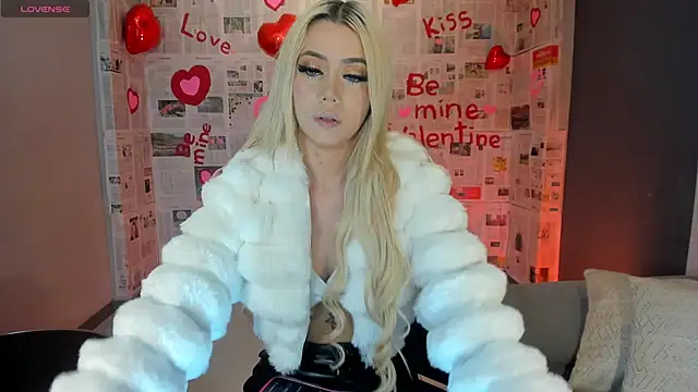 Snapshot of HannaConnor_ chatting on February 13, 8:49 pm HannaConnor online show from February 13, 8:49 pm