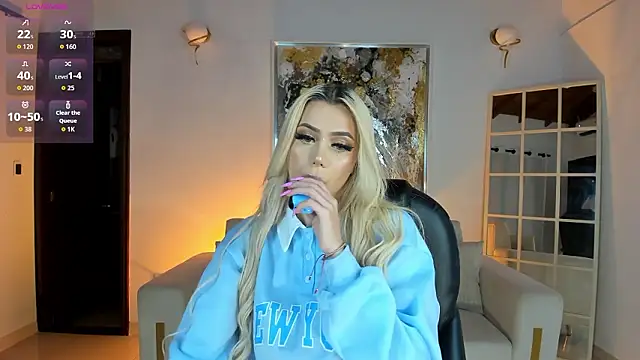 Snapshot of HannaConnor_ chatting on February 19, 4:41 am HannaConnor online show from February 19, 4:41 am