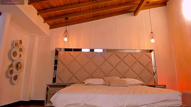 Snapshot of HannaConnor_ chatting on February 19, 10:17 pm HannaConnor online show from February 19, 10:17 pm