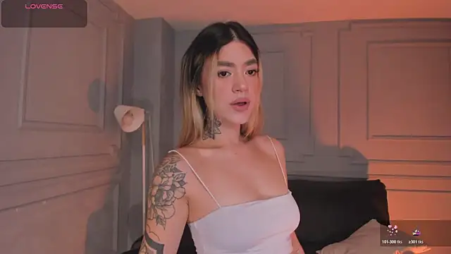 ViolettHansson online show from April 15, 9:27 am