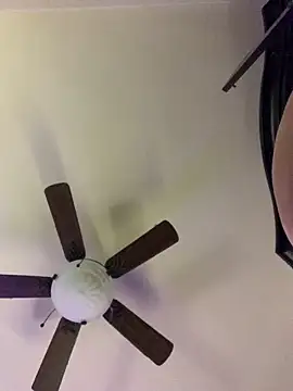 holyeroticss online show from December 21, 1:57 am