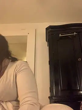 Snapshot of holyeroticss chatting on February 1, 3:49 am holyeroticss online show from February 1, 3:49 am