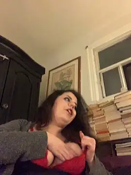 Snapshot of holyeroticss chatting on February 3, 2:53 am holyeroticss online show from February 3, 2:53 am