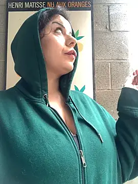 Snapshot of holyeroticss chatting on February 22, 3:10 pm holyeroticss online show from February 22, 3:10 pm