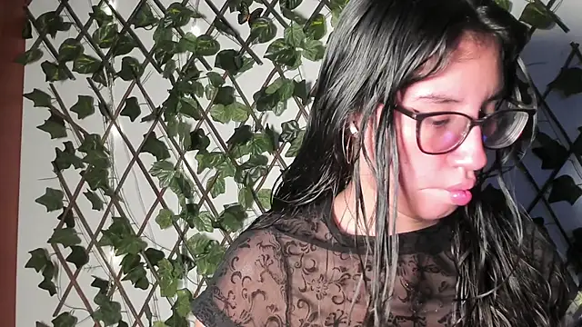 CoralineSanchez online show from October 26, 11:42 pm