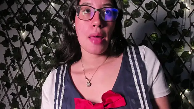 CoralineSanchez online show from December 2, 7:20 pm