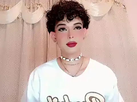 Snapshot of Marian_LV chatting on December 16, 1:32 am Marian LV online show from December 16, 1:32 am