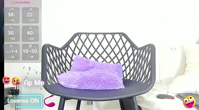 Snapshot of samanta-Little chatting on January 25, 1:32 am samanta-Little online show from January 25, 1:32 am