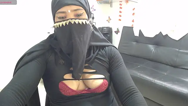 Snapshot of Aaliyah_brown chatting on December 12, 9:15 pm Aaliyah brown online show from December 12, 9:15 pm