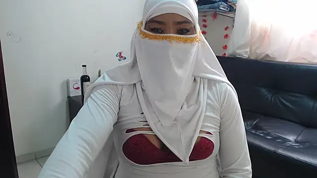 Snapshot of Aaliyah_brown chatting on December 20, 5:40 pm Aaliyah brown online show from December 20, 5:40 pm