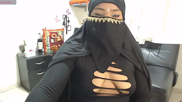 Snapshot of Aaliyah_brown chatting on January 3, 8:54 am Aaliyah brown online show from January 3, 8:54 am