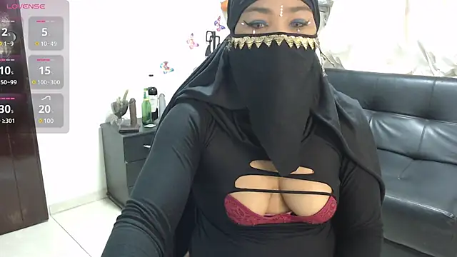 Snapshot of Aaliyah_brown chatting on January 23, 8:46 am Aaliyah brown online show from January 23, 8:46 am