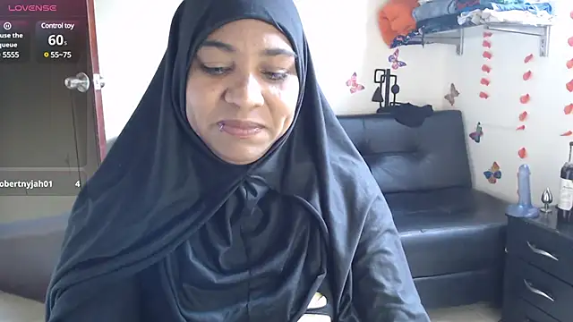 Snapshot of Aaliyah_brown chatting on February 17, 1:53 pm Aaliyah brown online show from February 17, 1:53 pm