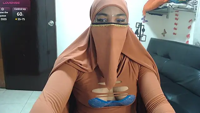 Snapshot of Aaliyah_brown chatting on March 2, 8:05 am Aaliyah brown online show from March 2, 8:05 am