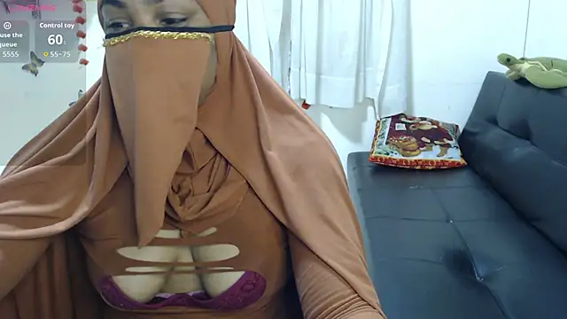 Snapshot of Aaliyah_brown chatting on September 23, 2:58 am Aaliyah brown online show from September 23, 2:58 am