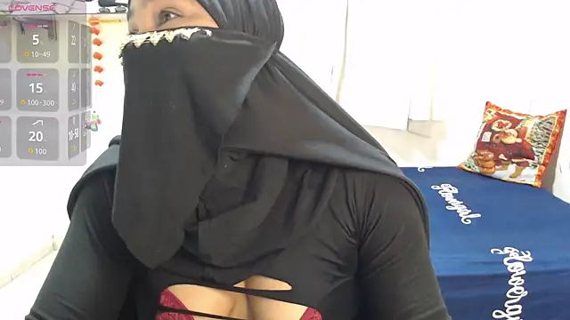 Snapshot of Aaliyah_brown chatting on October 16, 2:45 am Aaliyah brown online show from October 16, 2:45 am