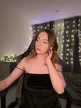 Snapshot of _MayShy_ chatting on December 19, 8:23 pm MayShy online show from December 19, 8:23 pm