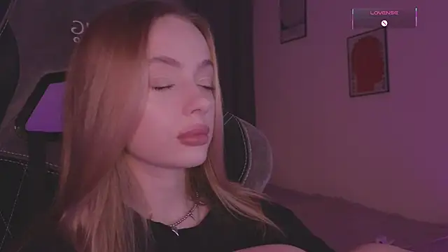 Snapshot of _MayShy_ chatting on September 8, 7:46 pm MayShy online show from September 8, 7:46 pm