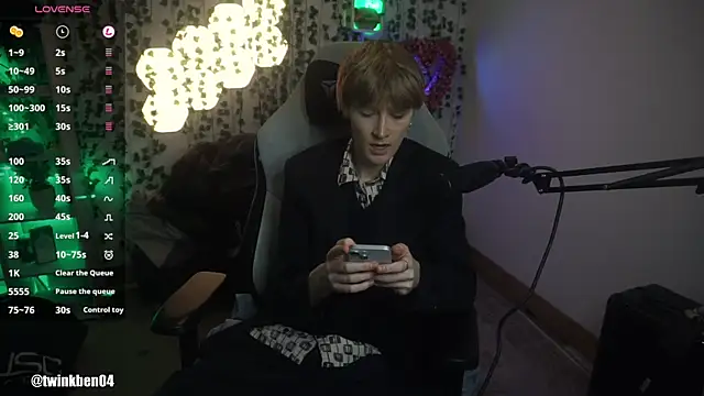 Snapshot of twinkben chatting on September 25, 7:39 pm twinkben online show from September 25, 7:39 pm