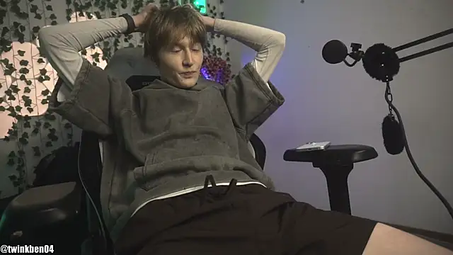 Snapshot of twinkben chatting on October 21, 7:58 pm twinkben online show from October 21, 7:58 pm