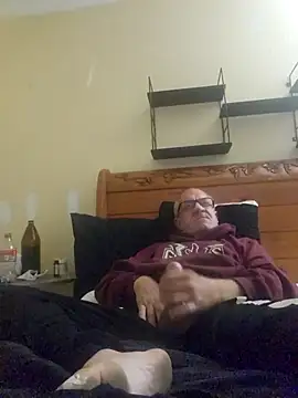 Snapshot of justjerkinaround666 chatting on February 8, 11:13 am justjerkinaround666 online show from February 8, 11:13 am