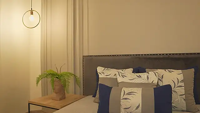 IrisBaker online show from February 13, 10:28 pm