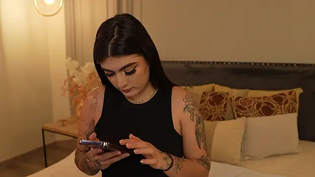 IrisBaker online show from March 31, 6:52 pm