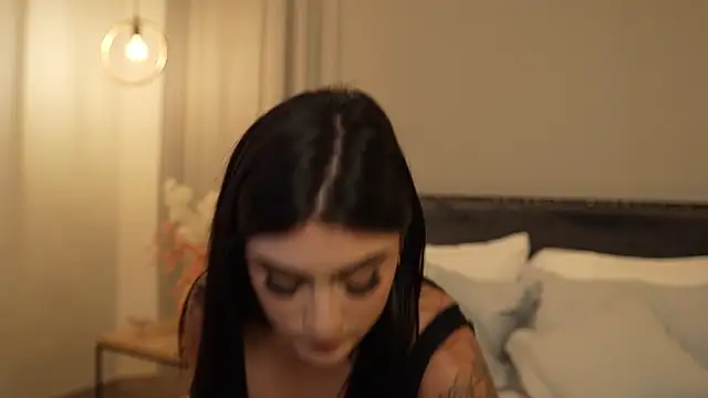 IrisBaker online show from April 9, 10:15 pm